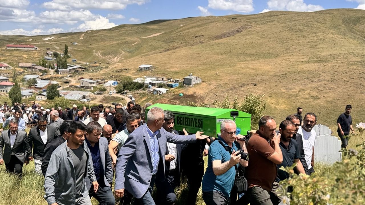 Kadir Canpolat'ın Cenazesi Erzurum'da Defnedildi