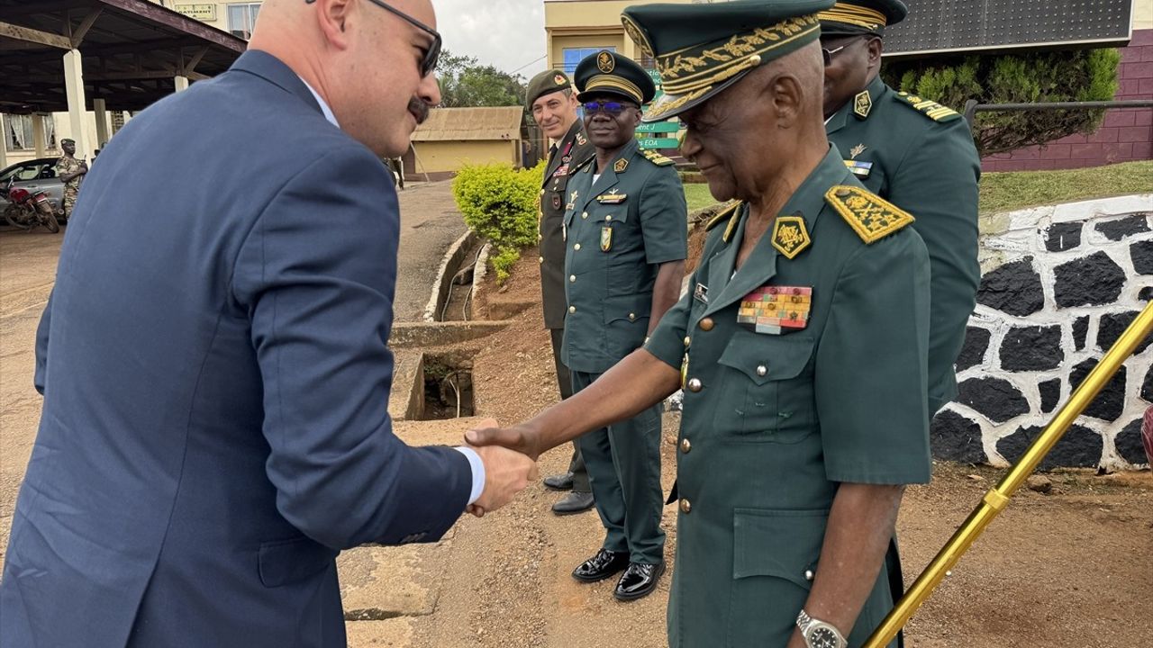 Kamerun'da Türkçe Askere Eğitim Programı Başladı