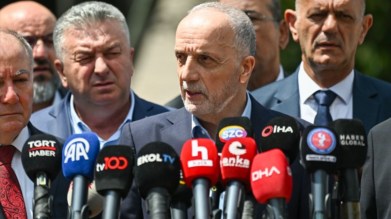 Kamu İşçilerinin Zam Görüşmeleri: TÜRK-İŞ Başkanı Atalay'dan Sert Açıklamalar
