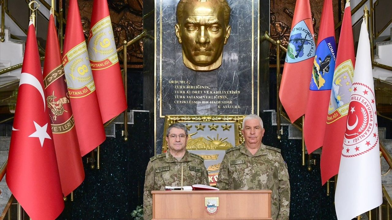 Kara Kuvvetleri Komutanı Bayraktaroğlu 3'üncü Ordu Komutanlığını Ziyaret Etti
