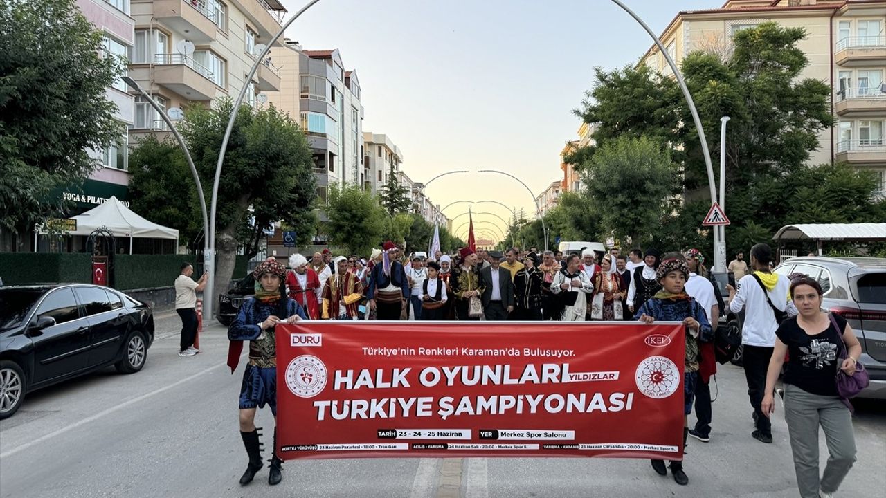 Karaman'da Halk Oyunları Yıldızlar Türkiye Şampiyonası Kortej Yürüyüşü