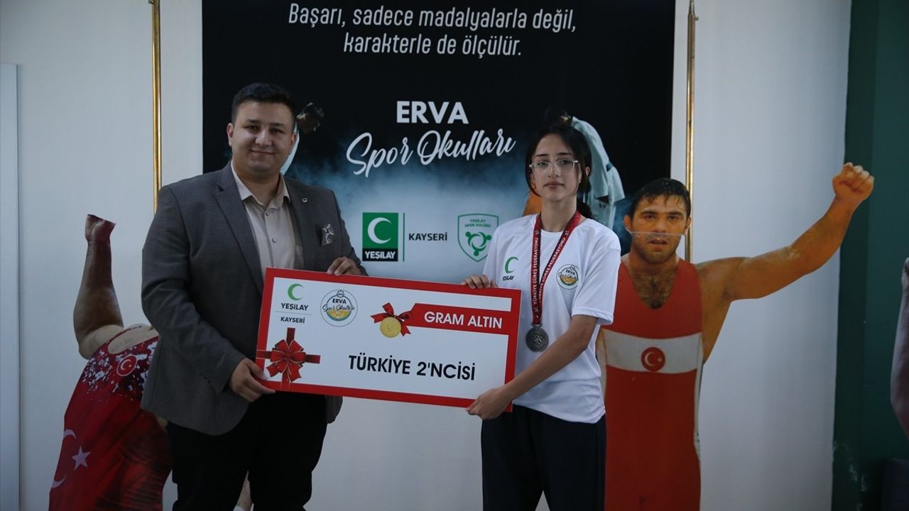 Kayseri Yeşilay ERVA Spor Kulübü'nde Minik Güreşçilere Ödül Töreni