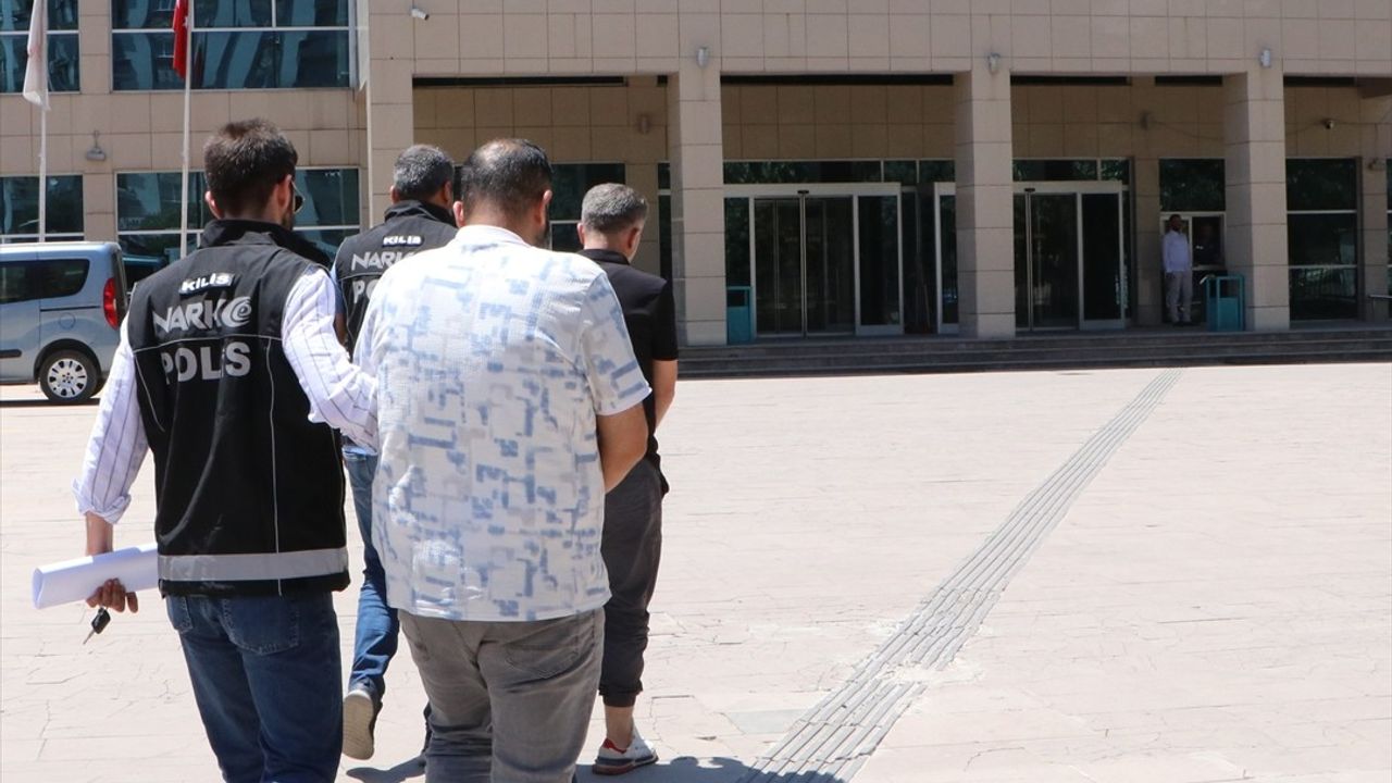 Kilis'te Uyuşturucu Operasyonu: 2 Zanlı Tutuklandı
