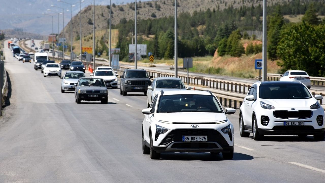 Kırıkkale'de Bayram Öncesi Trafik Yoğunluğu