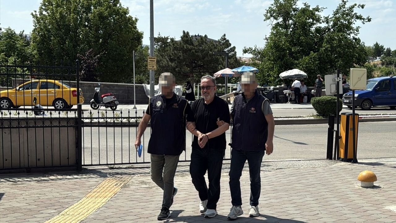 Kırıkkale'de Eski Emniyet Müdürü FETÖ'den Yakalandı