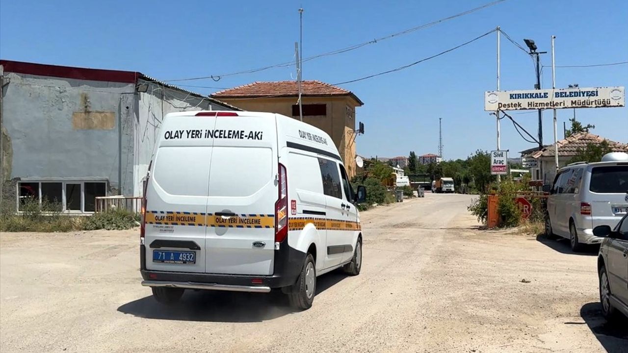 Kırıkkale'de Köpük Tüpü Patladı, Bir Belediye Personeli Yaralandı
