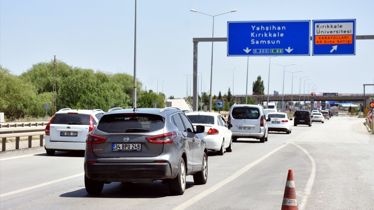 Kırıkkale'de Kurban Bayramı Trafik Yoğunluğu