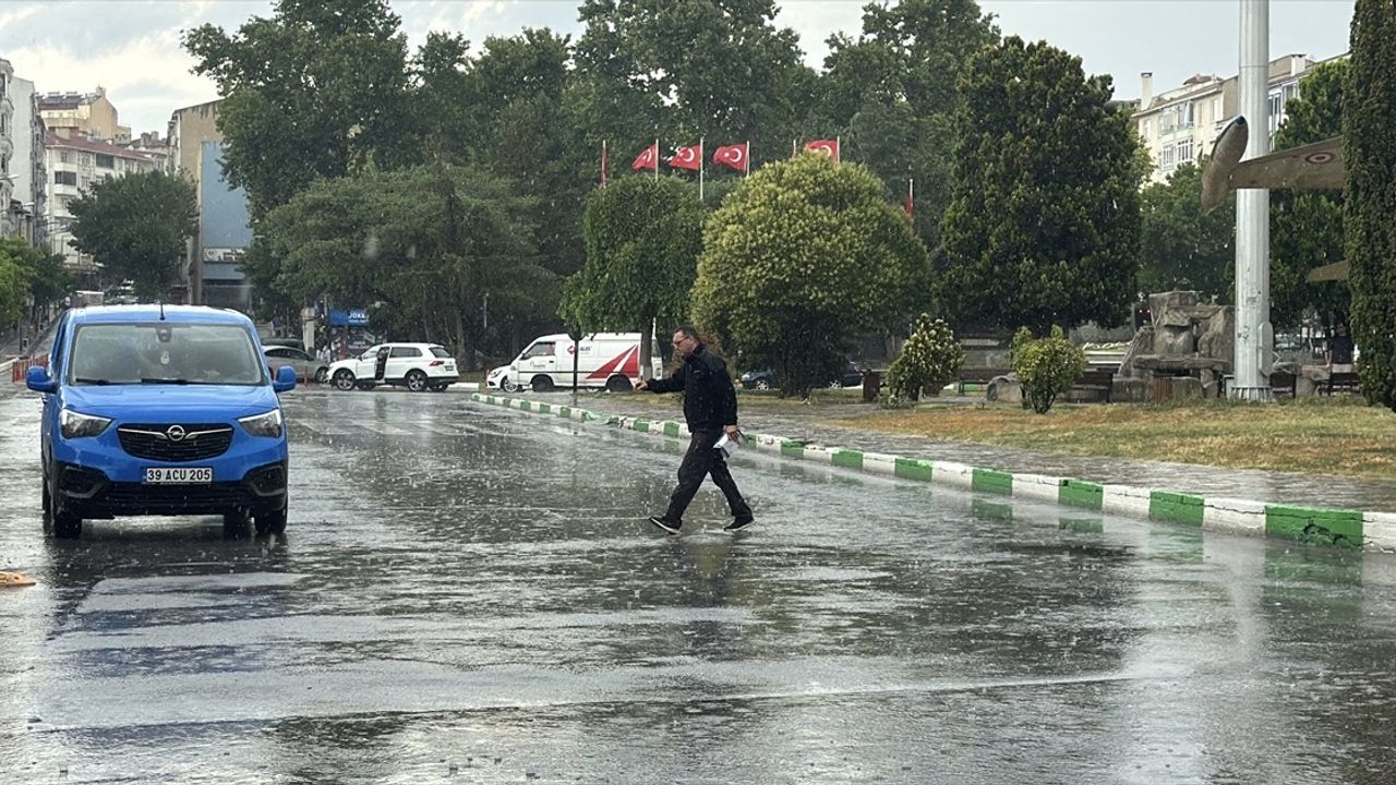 Kırklareli'nde Sağanak Yağmur Hayatı Zorlaştırdı