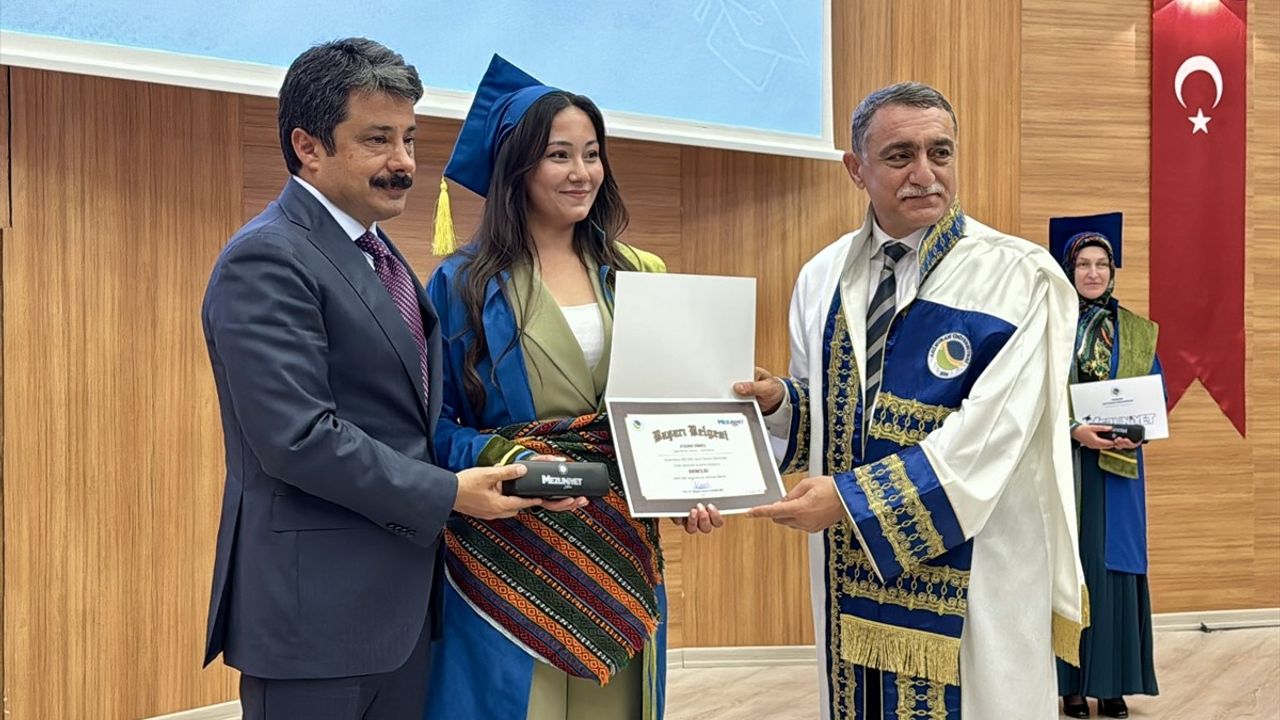Kırşehir Ahi Evran Üniversitesi Mezuniyet Töreni Gerçekleştirildi