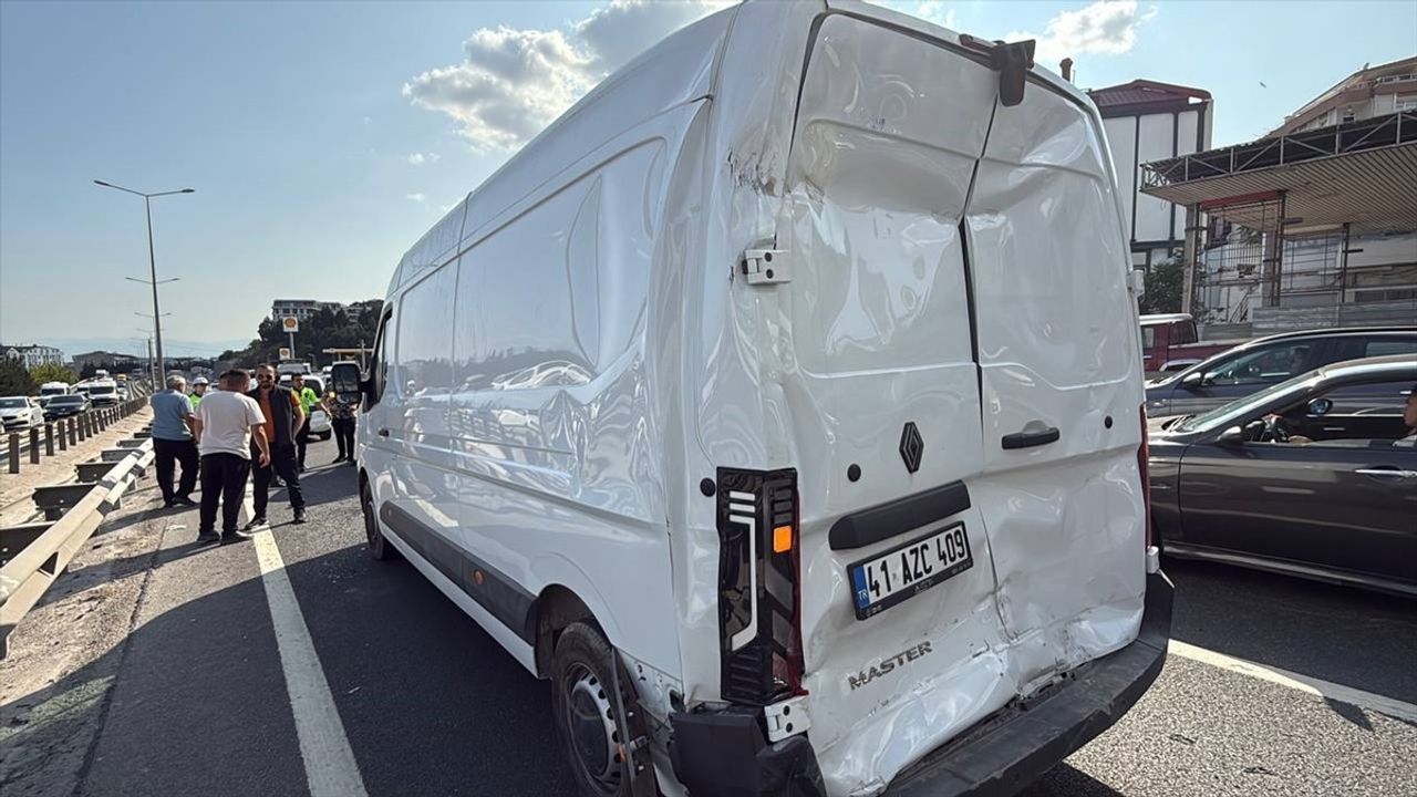 Kocaeli'de Zincirleme Trafik Kazası