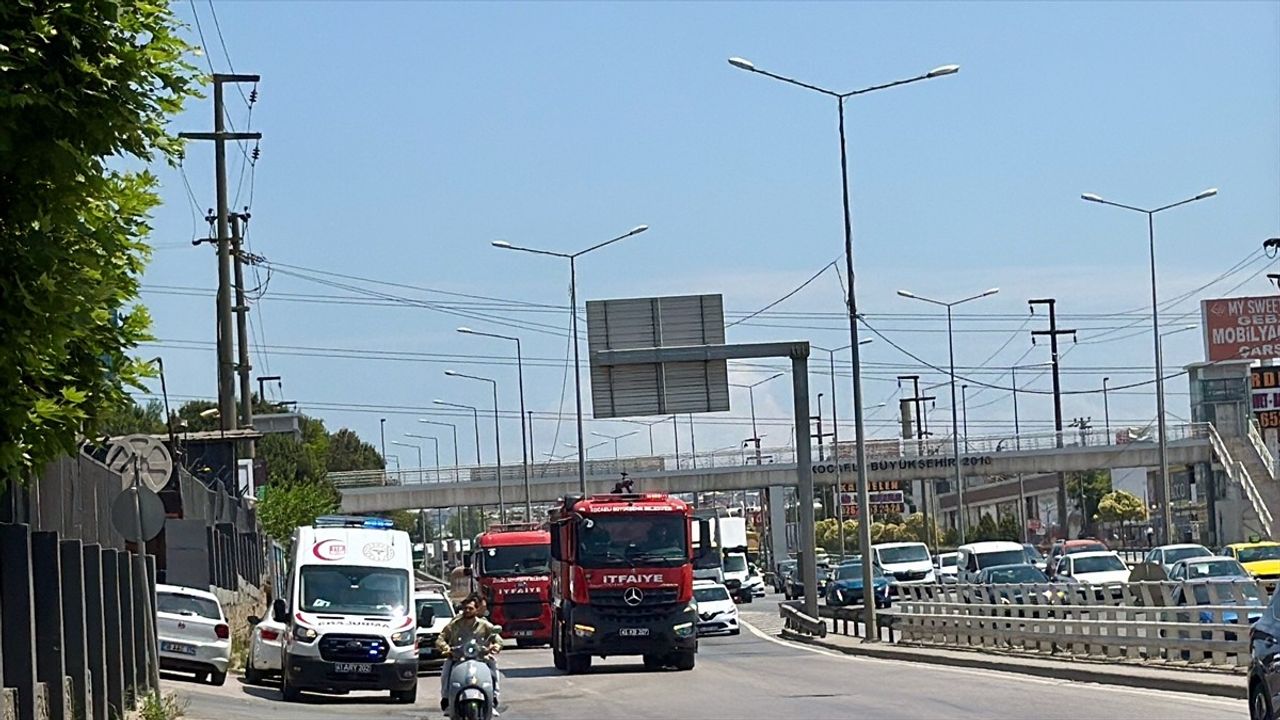 Kocaeli'deki Çelik Döküm Fabrikasında Yangın Çıktı