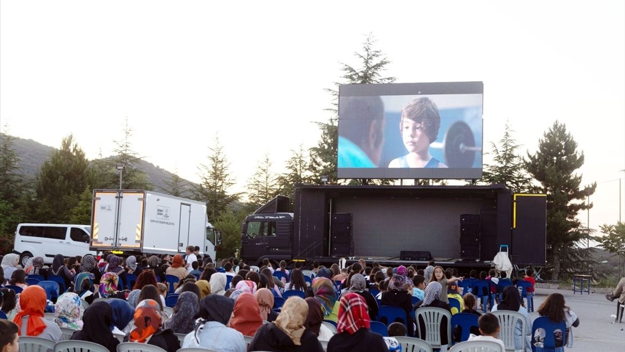 Konya'da Sinema Tırı Yaz Akşamlarını Şenlendiriyor
