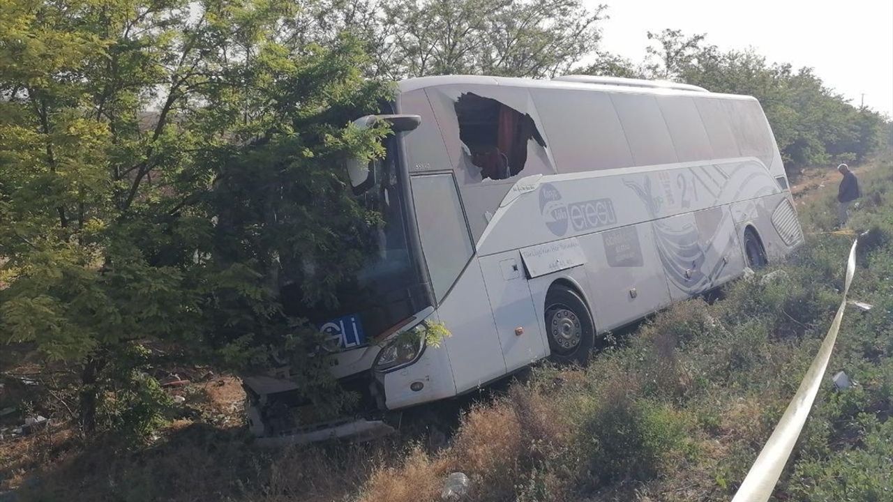 Konya'da Yolcu Otobüsü Devrildi: 1 Ölü, 26 Yaralı