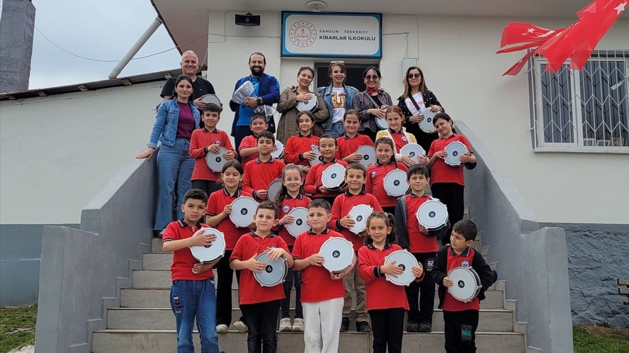 Köy Okulunda Darbuka Sevinci: Çocuklar Ritim Tutuyor