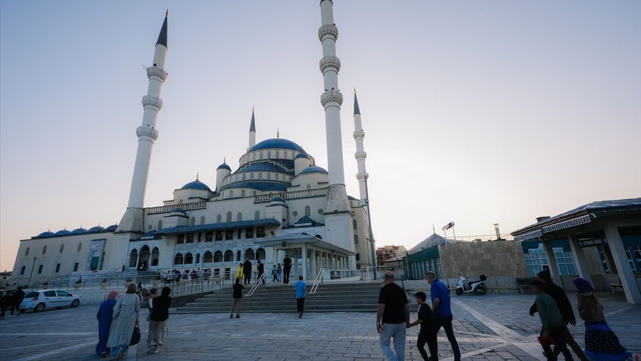 Kurban Bayramı Namazı Başkentte Coşkuyla İkame Edildi