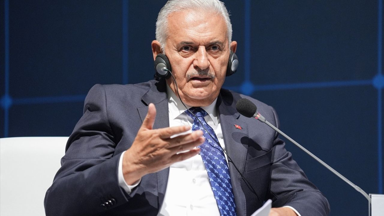 Küresel Ulaştırma Koridorları Forumu'nda Stratejik Bağlantılar Ele Alındı
