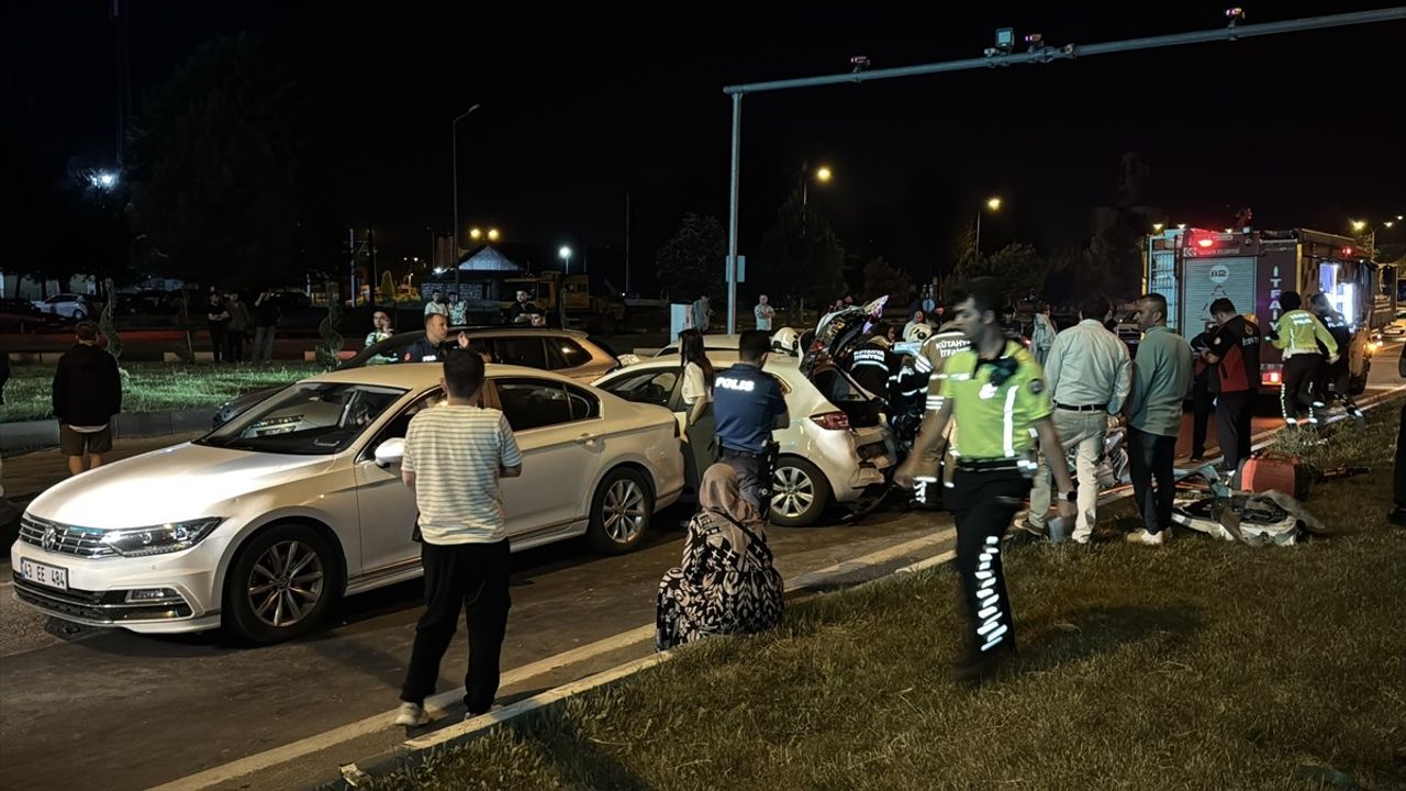 Kütahya'da Zincirleme Trafik Kazası: 4 Yaralı