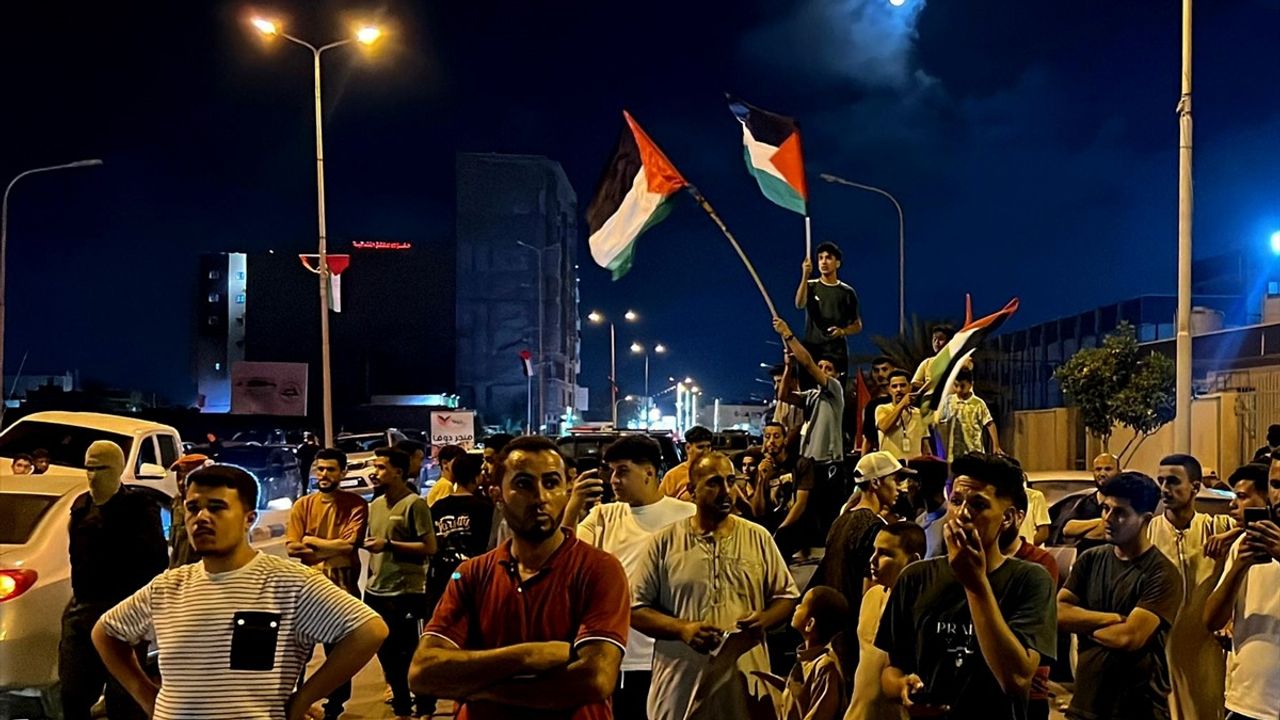 Libya'nın Zliten Kentinde Mağrip Direniş Konvoyu'na Coşkulu Karşılama