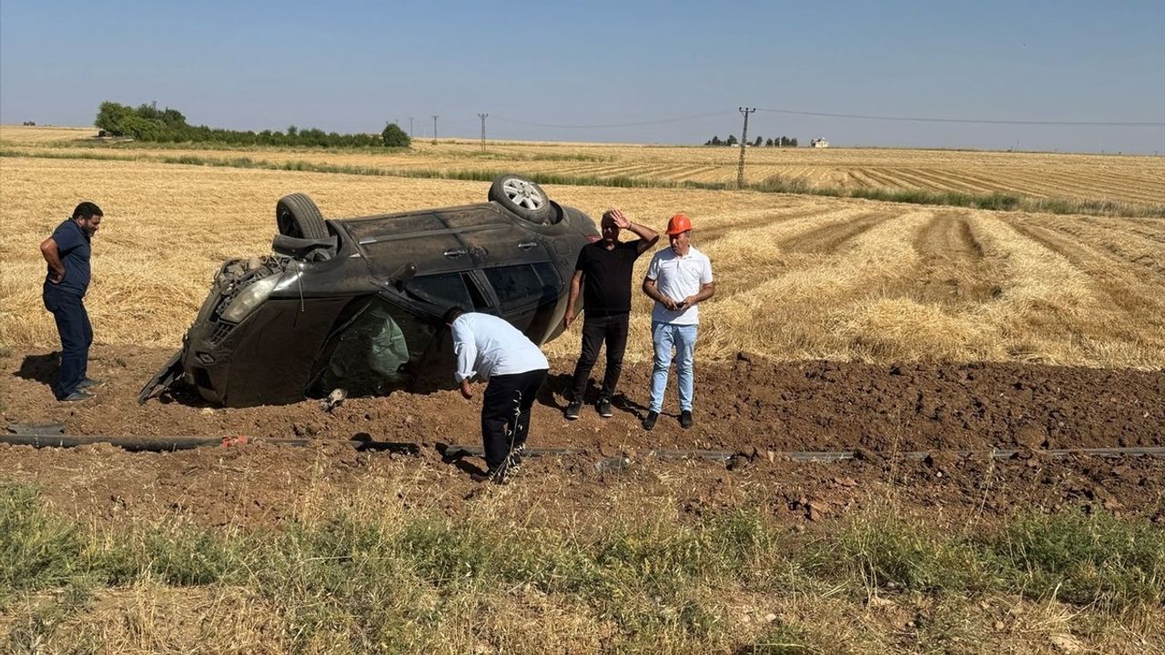 Mardin'de Devrilen Araçta Baba ve Kızı Yaralandı