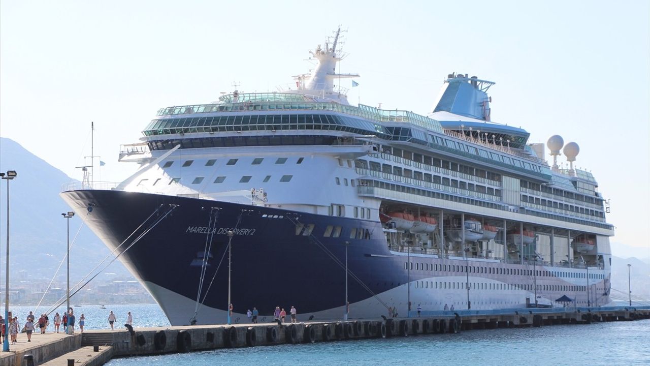 Marella Discovery 2 Kruvaziyeri Alanya Limanı'nda