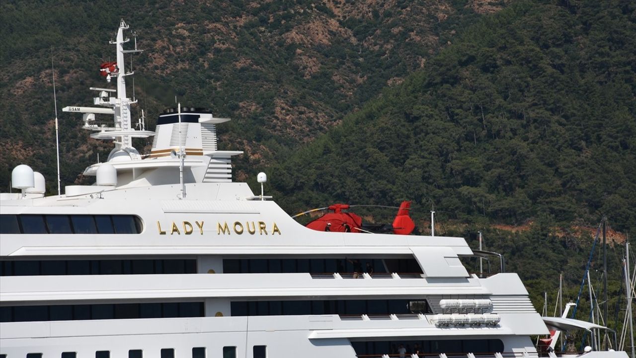 Marmaris'te Lüks Yat Lady Moura Demir Attı