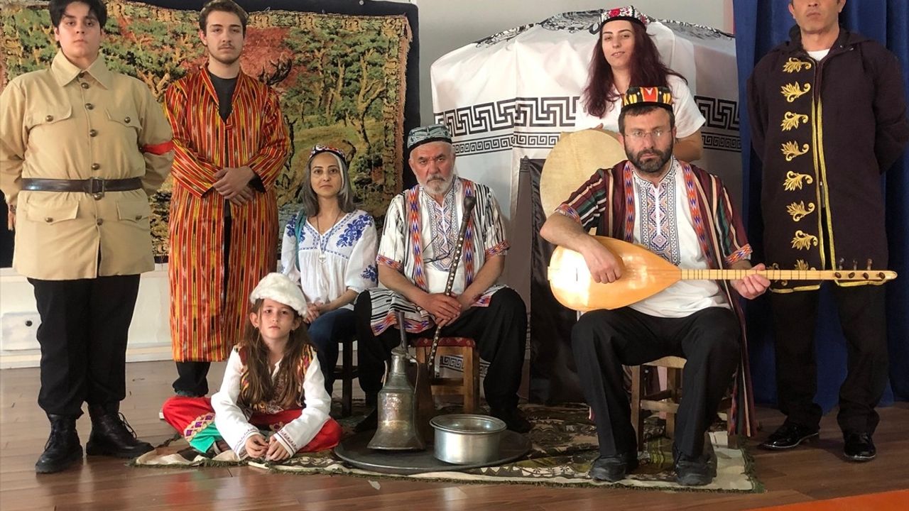 Mavi Gök Nerede Tiyatro Oyununun Prömiyeri Tuzla'da