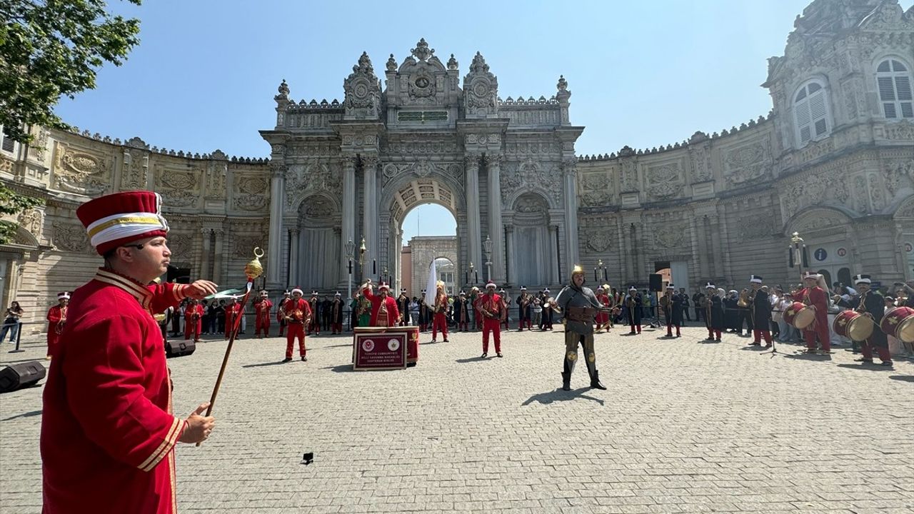 Mehteran Birliği Dolmabahçe'de Geleneksel Gösterilerini Başlattı