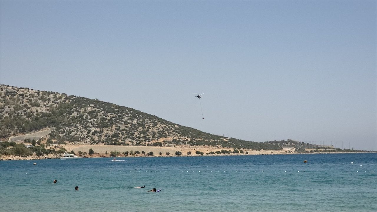 Mersin'de Ağaçlık Alanda Yangın Kontrol Altına Alınmaya Çalışılıyor