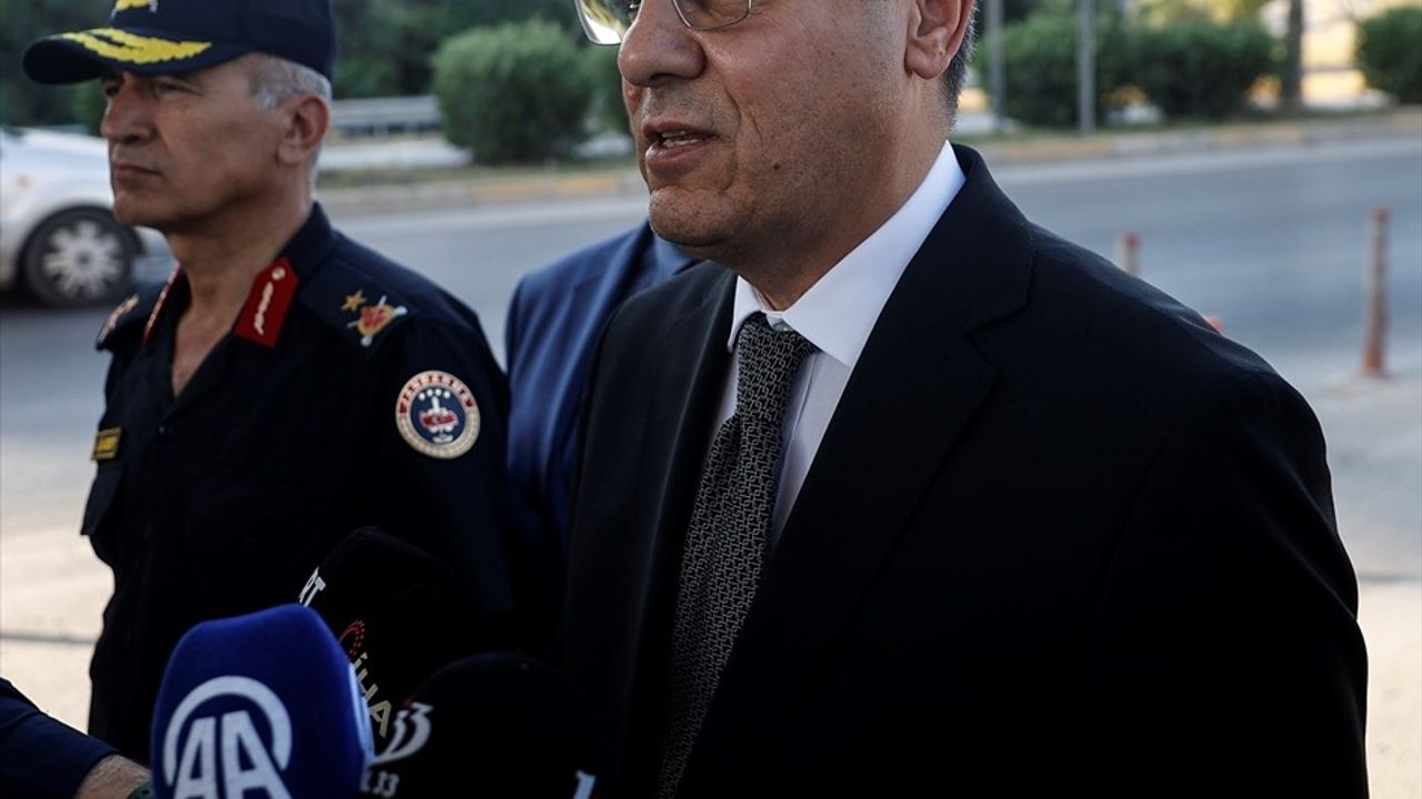 Mersin Valisi Atilla Toros, Kurban Bayramı'nda Sürücülere Destek Verdi