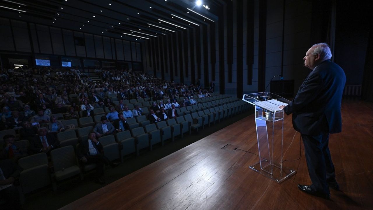 Mikta Moratinos İslamofobi ile Mücadele Konferansı'nda Salonu Doldurdu