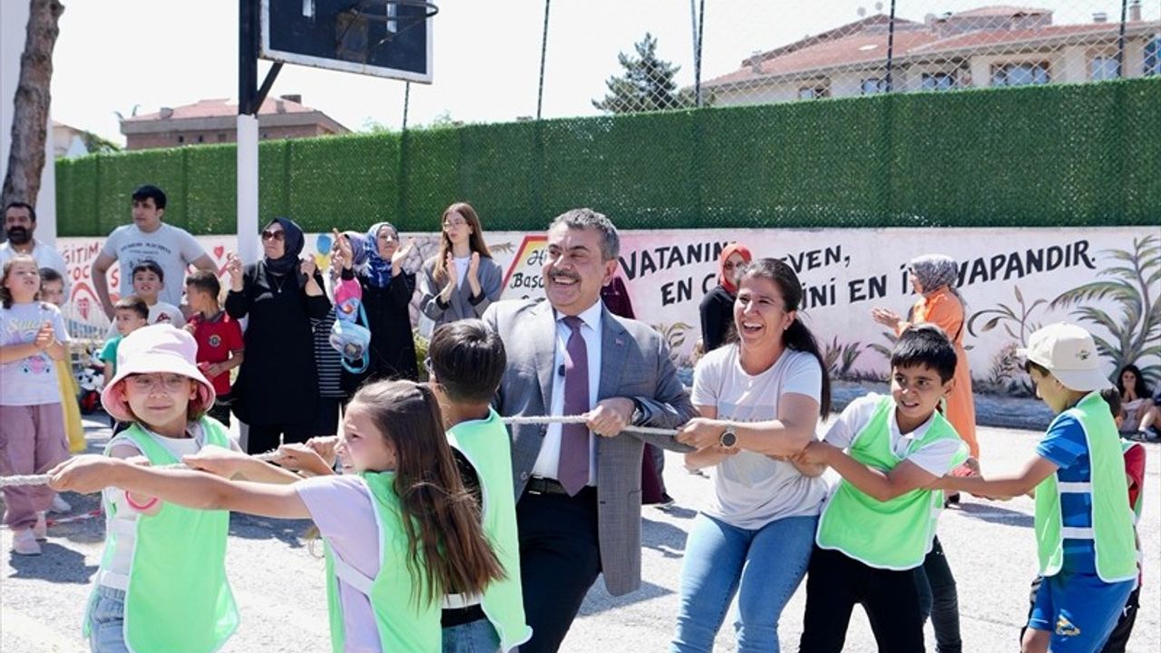 Milli Eğitim Bakanı Tekin, Dönem Sonu Faaliyet Haftası Etkinliğine Katıldı