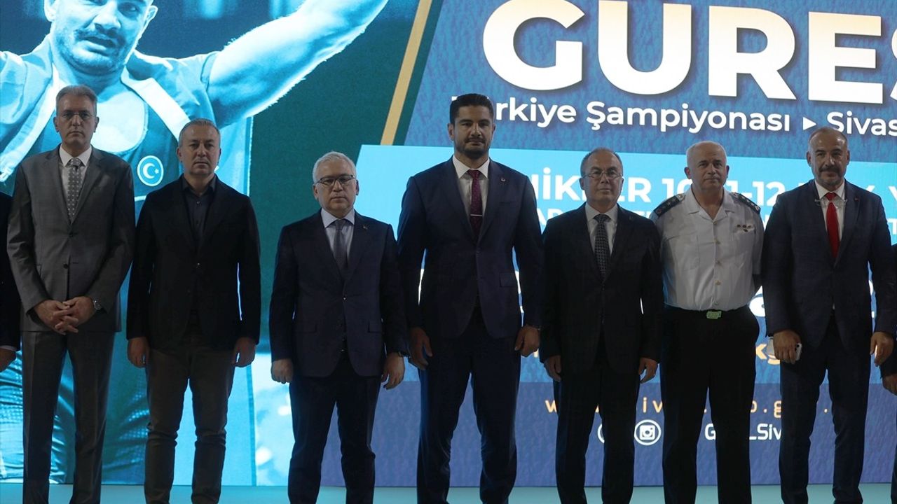 Minikler Türkiye Güreş Şampiyonası'nda Gelenek ve Gelecek Buluşuyor