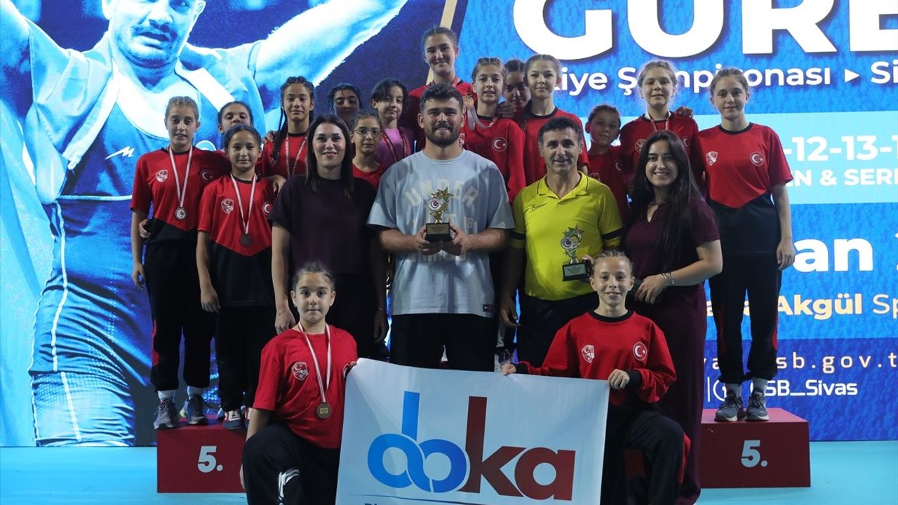 Minikler Türkiye Güreş Şampiyonası'nın Kızlar Kategorisi Sonuçlandı