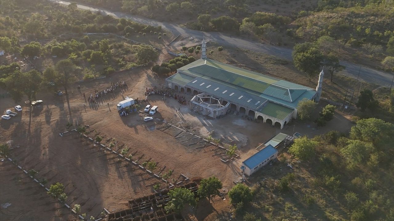 Mozambik'teki Masjid Alkhaleel Camisi Tamamlanıyor