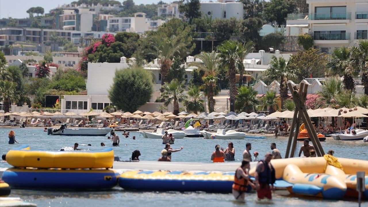 Muğla'nın Sahilleri Sıcak Hava ile Dolup Taşıyor