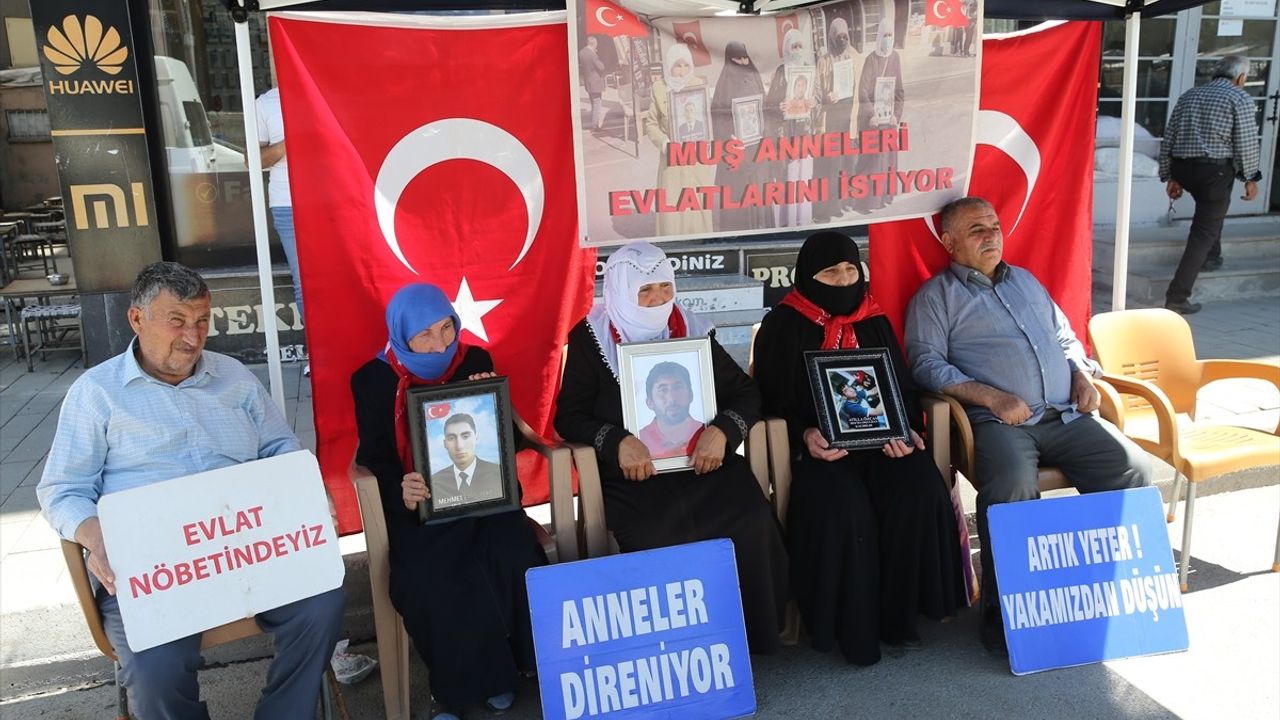 Muş'ta Kaçırılan Çocuklar İçin Ailelerin Eylemleri Devam Ediyor