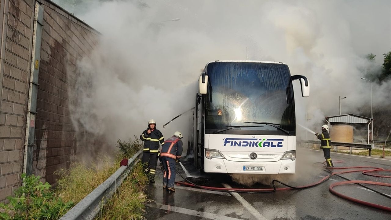 Ordu'da Şehirler Arası Otobüste Yangın: Yolcular Tahliye Edildi