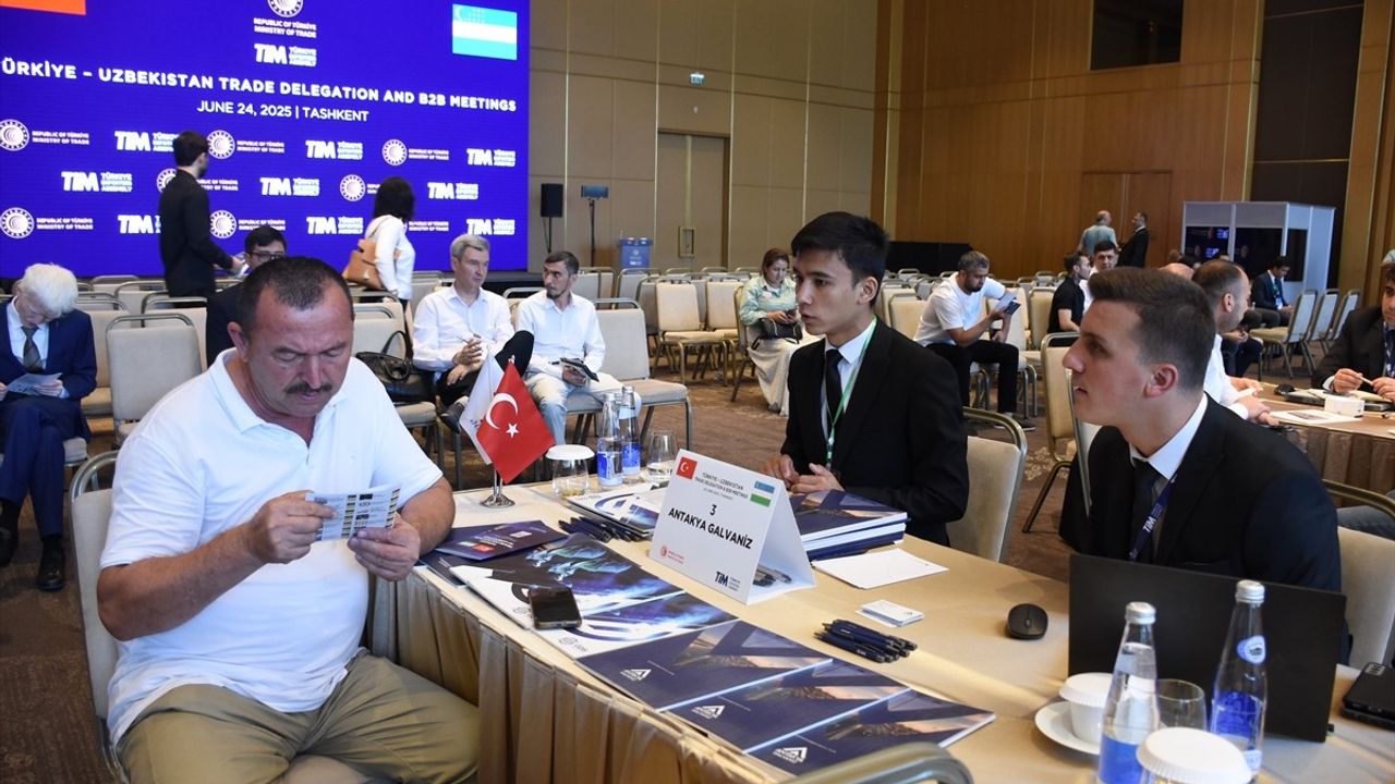 Özbekistan'da Özbek-Türk İş Forumu Düzenlendi