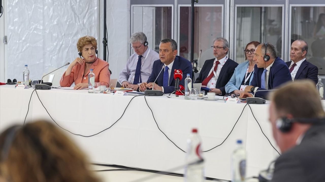 Özgür Özel'den Avrupa Ziyareti: Demokrasi ve İşbirliği Vurgusu