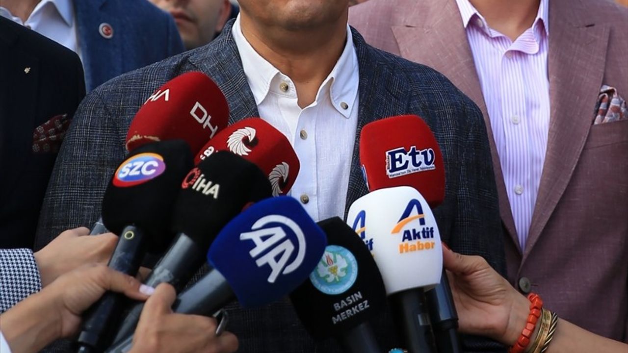 Özgür Özel'den Manisa'da Bayram Mesajı