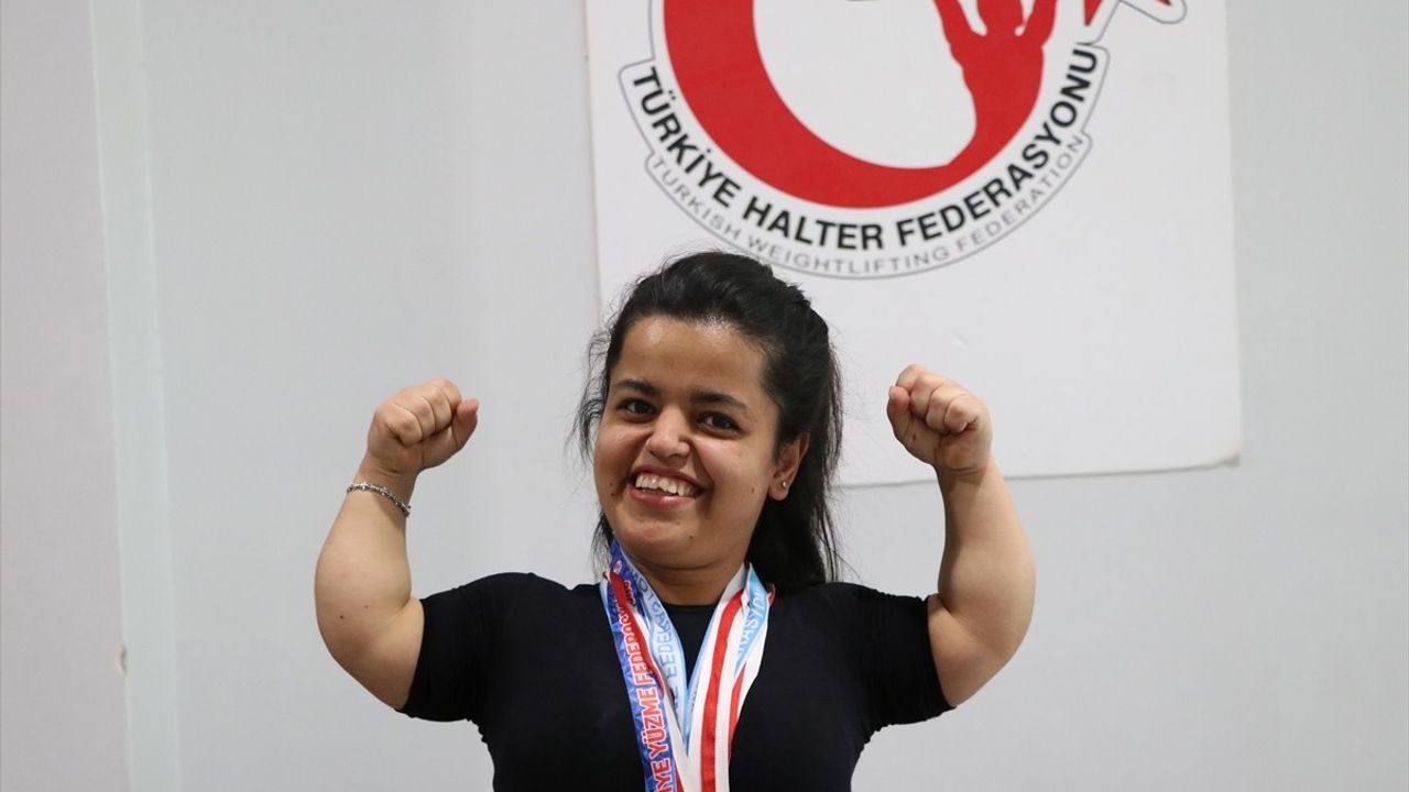 Paralimpik Sporcu Esra Nisa Özkılsız'ın Halter Hedefleri