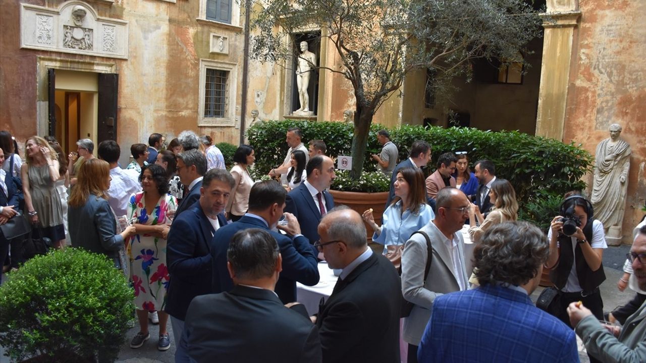 Roma'da Mistisizm Sempozyumu ve Hat Sergisi Düzenlendi