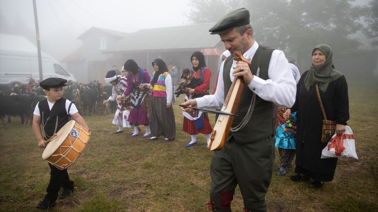 Sakarya Besicileri Yayla Göçü Geleneklerini Yaşatıyor