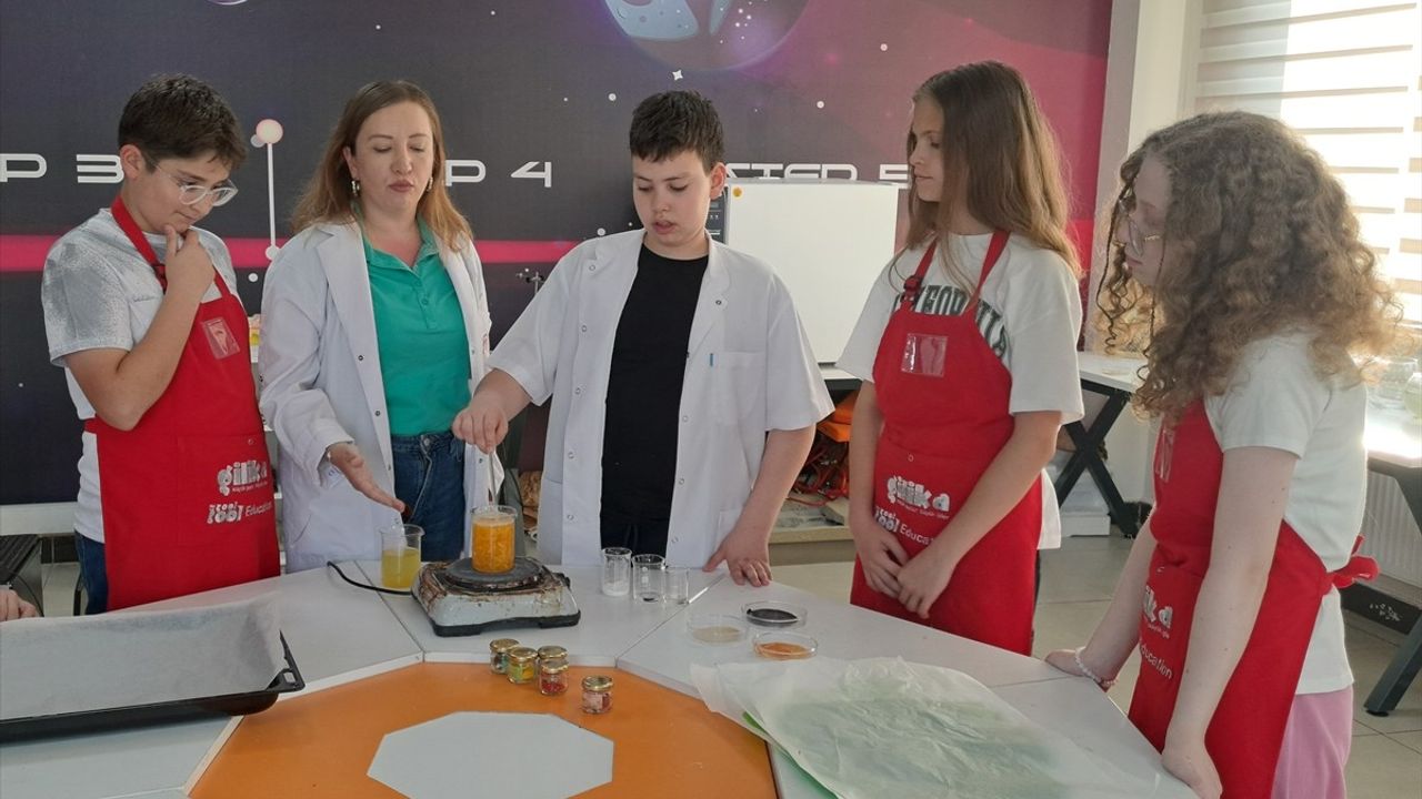 Sakarya'da Öğrencilerden Çevre Dostu Biyoplastik Projesi