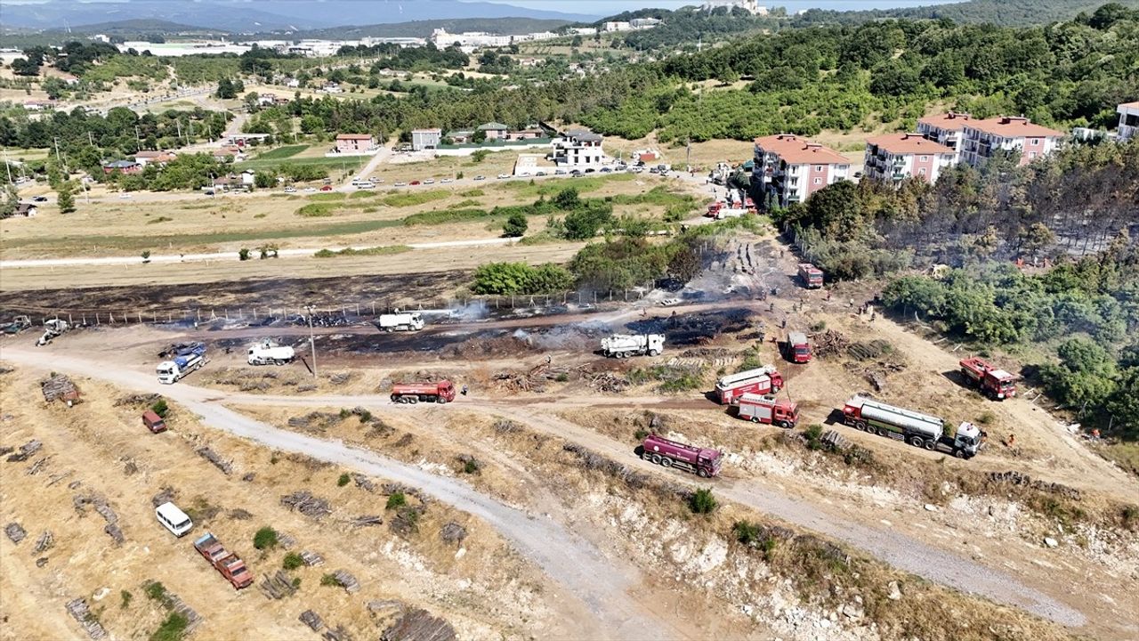 Sakarya'da Orman Deposu Yangını Kontrol Altına Alındı