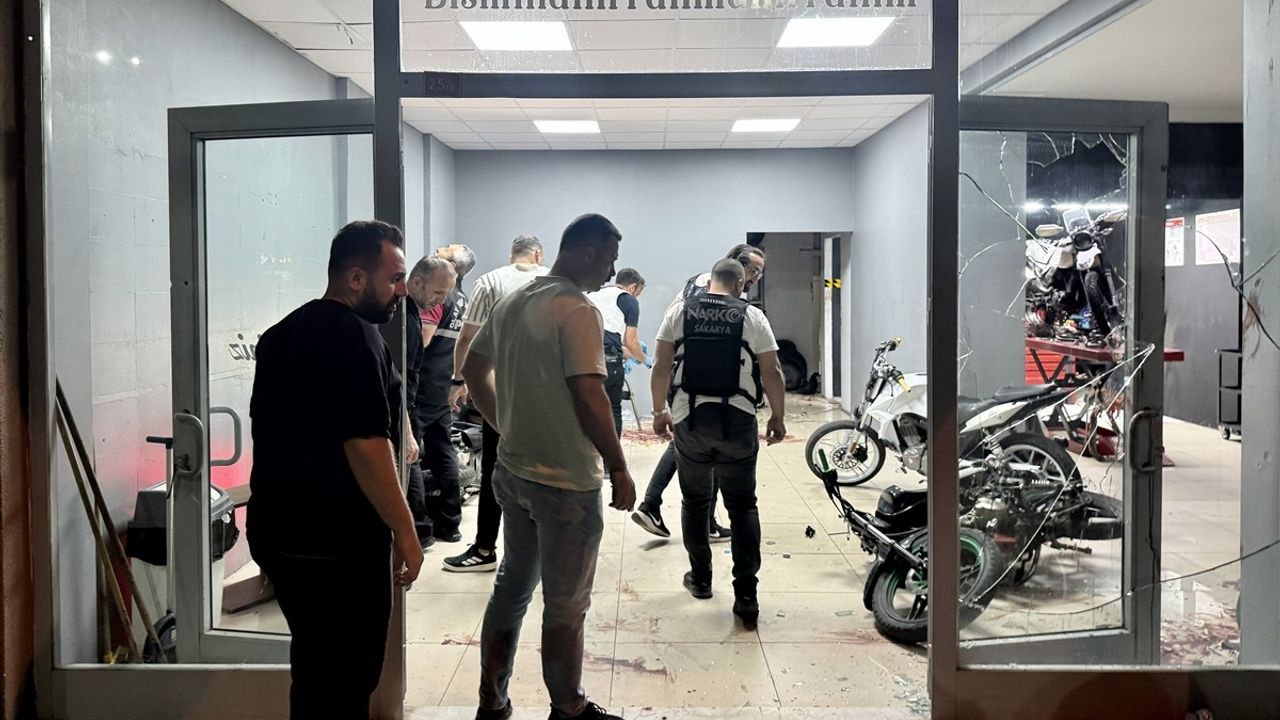 Sakarya'da Polise Ateş Açan Şüpheli Bacağından Vuruldu