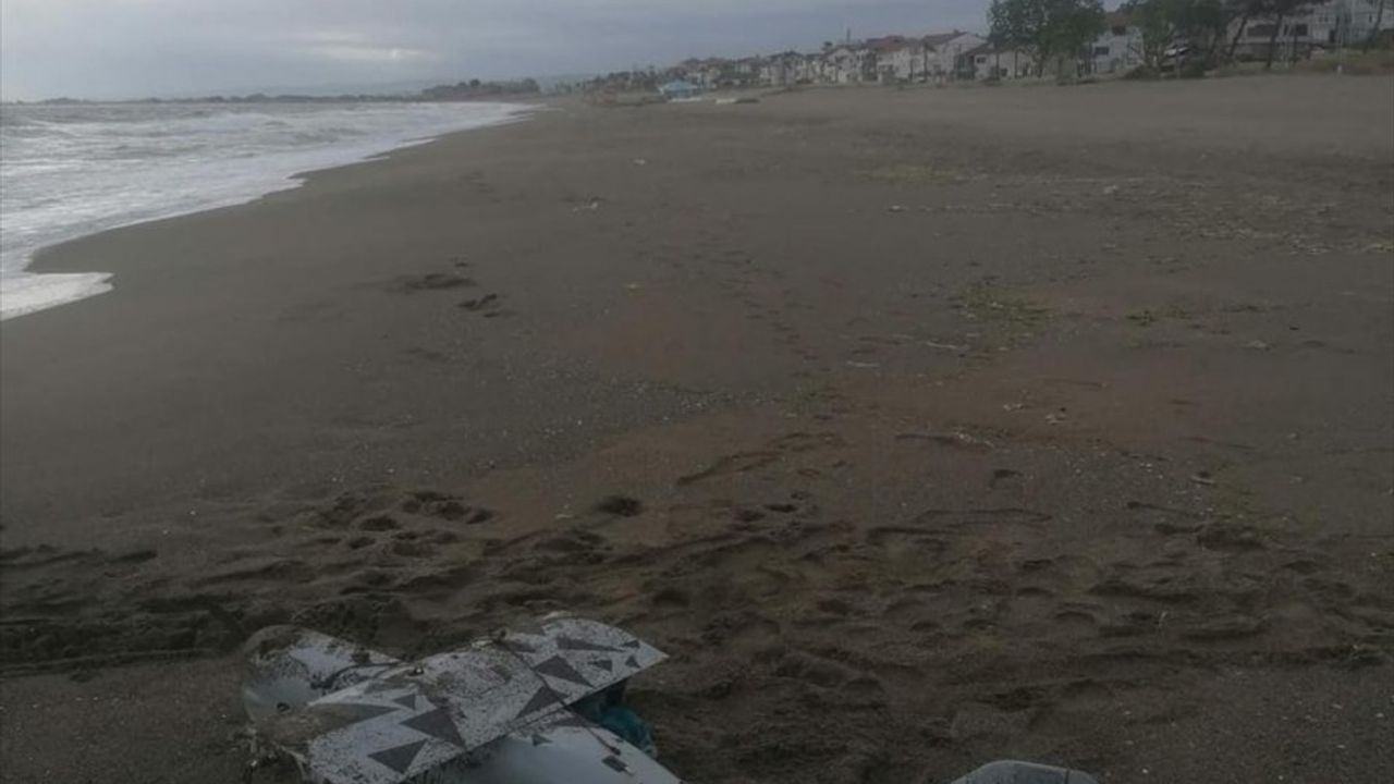 Sakarya'nın Karasu Plajında İnsansız Hava Aracı Bulundu