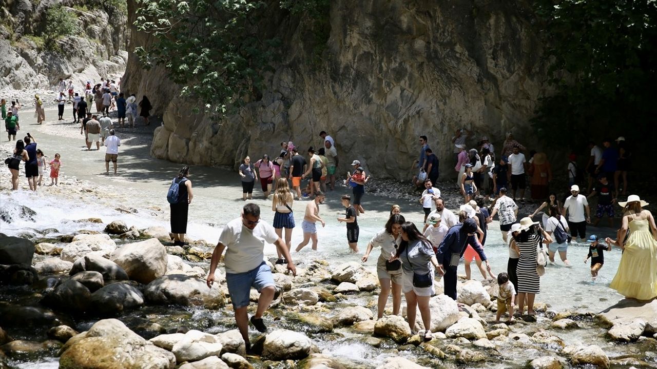 Saklıkent Kanyonu'nda Bayram Yoğunluğu