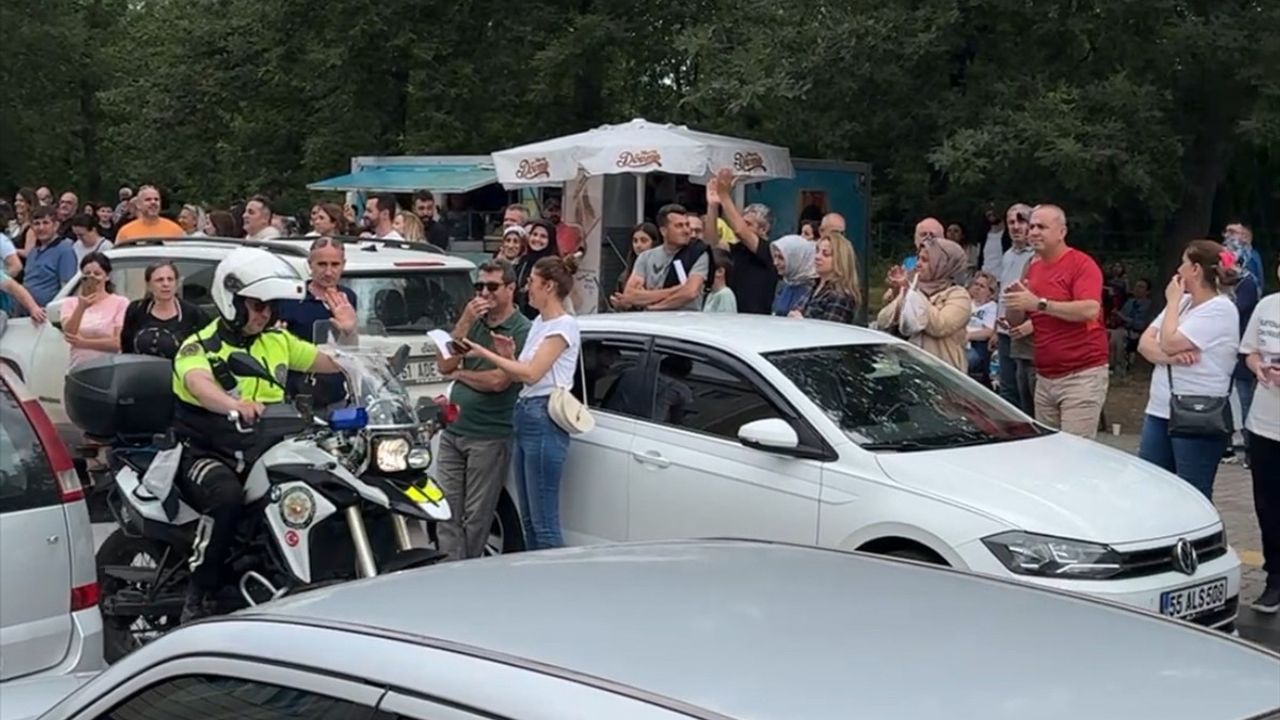 Samsun'da YKS Adaylarına Destek Veren Trafik Polisleri Alkışlandı