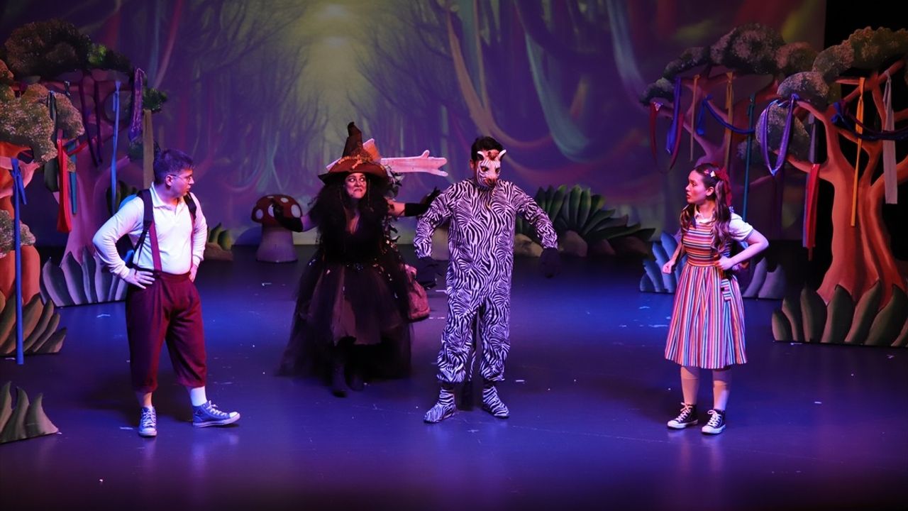 Samsun Devlet Opera ve Balesi 'Okulumuz Orman' Oyununu Sergiledi